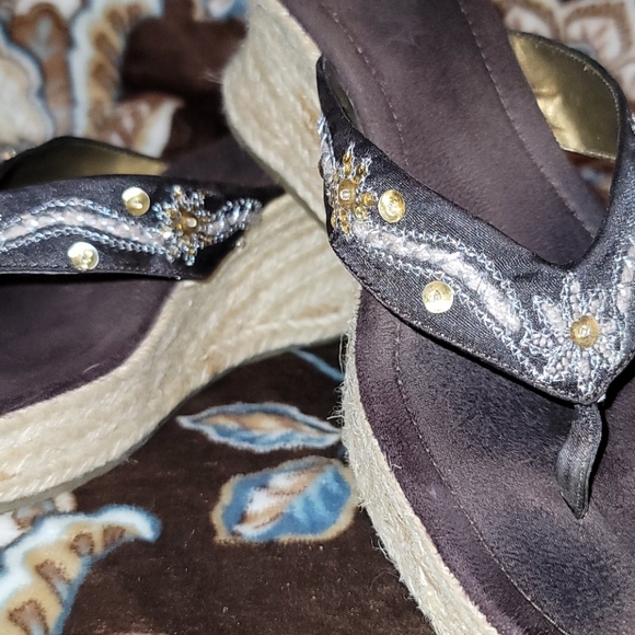 Personal Identity Brown Embroidered Sandals - Picture 5 of 8